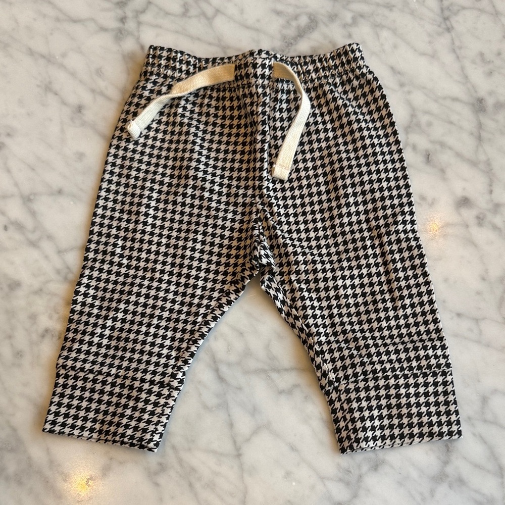 GAP Black and cream Houndstooth Jogger Pants